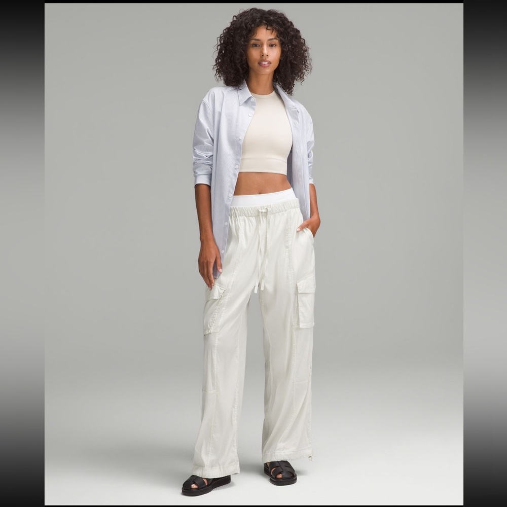 NWOT Lululemon lightweight adjustable mid-rise cargo pants Bone size S 28”inseam
